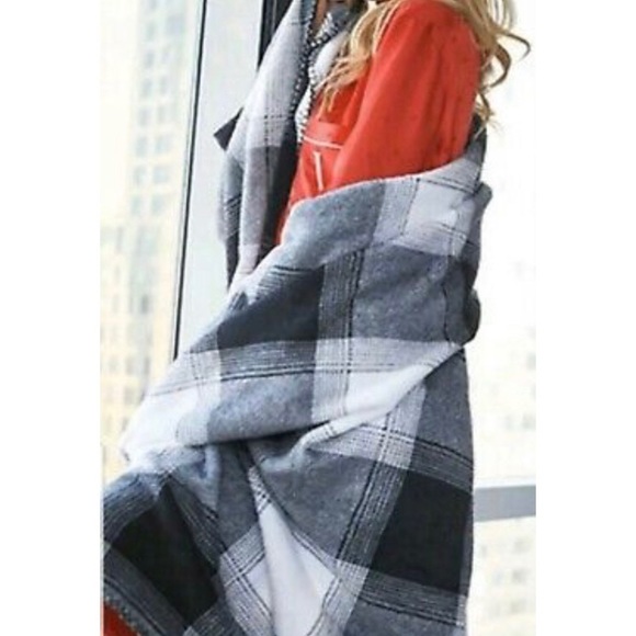 SOLD 50x60 fleece VS blanket - Picture 2 of 5